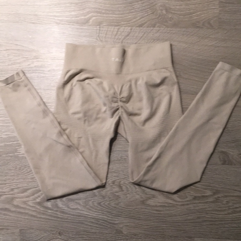 Tala sculpt seamless scrunch legging - Medium (chai) perfect condition